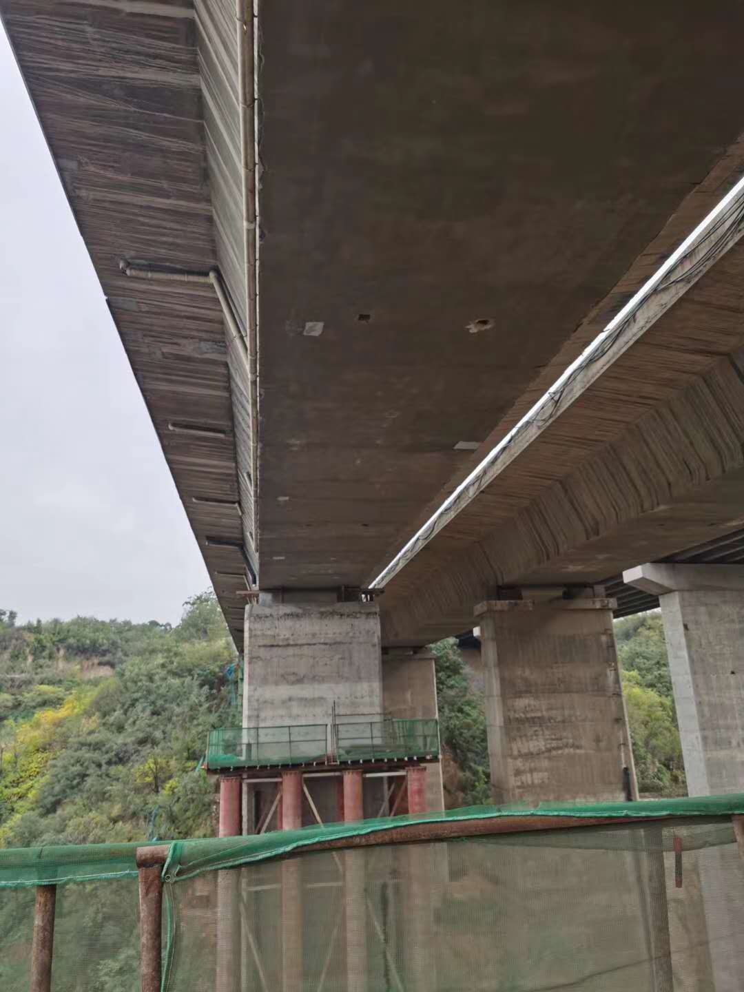 龙潭桥梁加固前制定可行设计方案图并用对施工方法